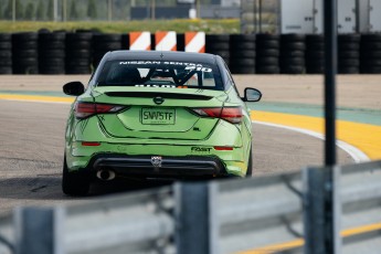 Coupe Nissan Sentra à ICAR