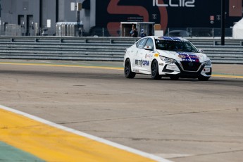 Coupe Nissan Sentra à ICAR