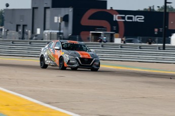 Coupe Nissan Sentra à ICAR