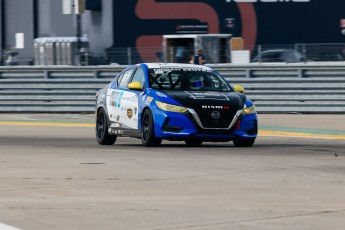 Coupe Nissan Sentra à ICAR