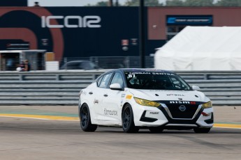 Coupe Nissan Sentra à ICAR