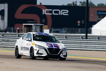 Coupe Nissan Sentra à ICAR