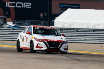 Coupe Nissan Sentra à ICAR