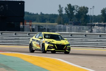Coupe Nissan Sentra à ICAR