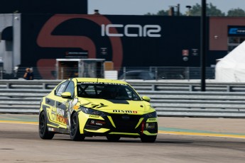 Coupe Nissan Sentra à ICAR