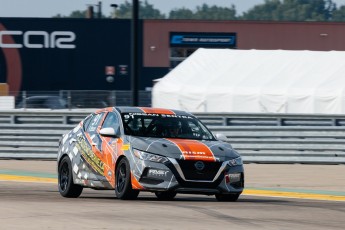 Coupe Nissan Sentra à ICAR