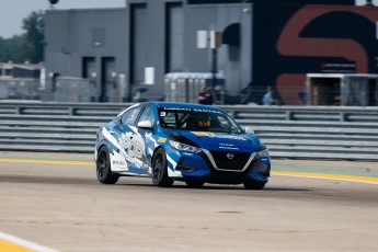 Coupe Nissan Sentra à ICAR