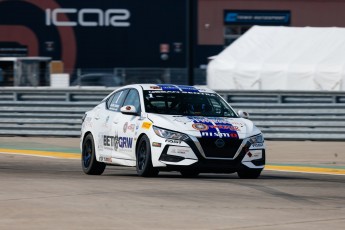 Coupe Nissan Sentra à ICAR