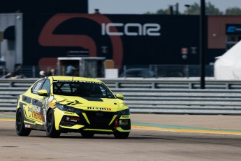 Coupe Nissan Sentra à ICAR