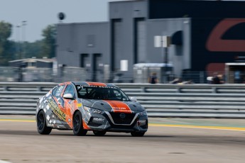 Coupe Nissan Sentra à ICAR