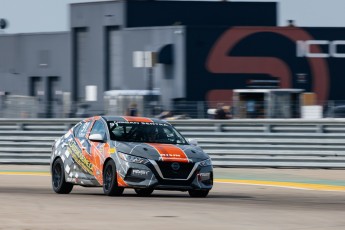 Coupe Nissan Sentra à ICAR