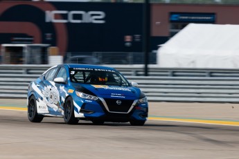 Coupe Nissan Sentra à ICAR