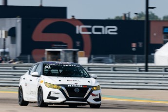 Coupe Nissan Sentra à ICAR