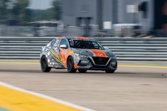 Coupe Nissan Sentra à ICAR