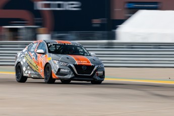 Coupe Nissan Sentra à ICAR