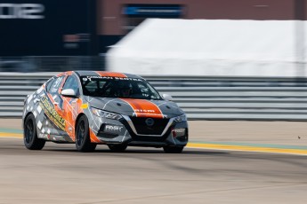 Coupe Nissan Sentra à ICAR