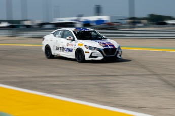 Coupe Nissan Sentra à ICAR