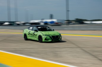 Coupe Nissan Sentra à ICAR