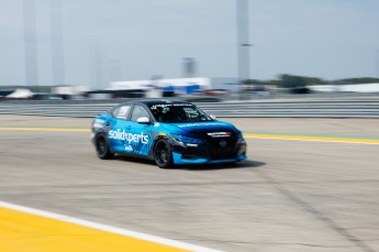 Coupe Nissan Sentra à ICAR