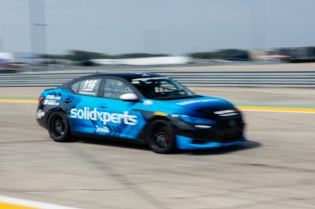Coupe Nissan Sentra à ICAR