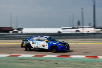 Coupe Nissan Sentra à ICAR