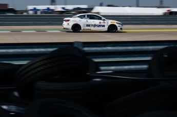 Coupe Nissan Sentra à ICAR