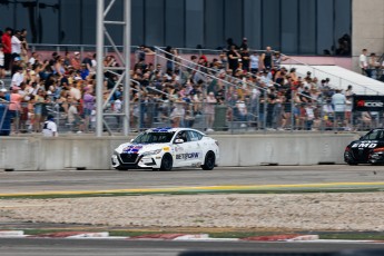 Coupe Nissan Sentra à ICAR