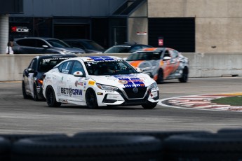 Coupe Nissan Sentra à ICAR