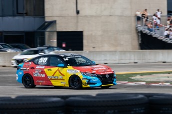 Coupe Nissan Sentra à ICAR