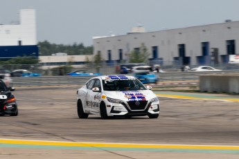 Coupe Nissan Sentra à ICAR