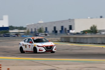 Coupe Nissan Sentra à ICAR