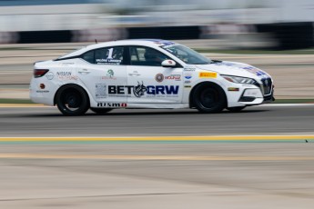 Coupe Nissan Sentra à ICAR