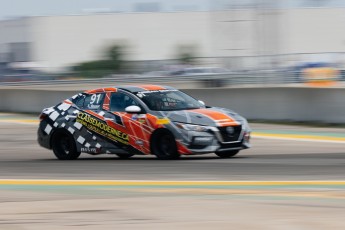 Coupe Nissan Sentra à ICAR