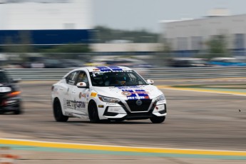 Coupe Nissan Sentra à ICAR