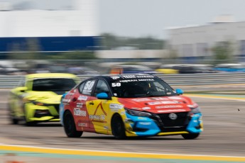 Coupe Nissan Sentra à ICAR