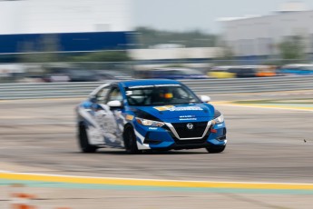 Coupe Nissan Sentra à ICAR