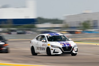 Coupe Nissan Sentra à ICAR