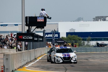 Coupe Nissan Sentra à ICAR